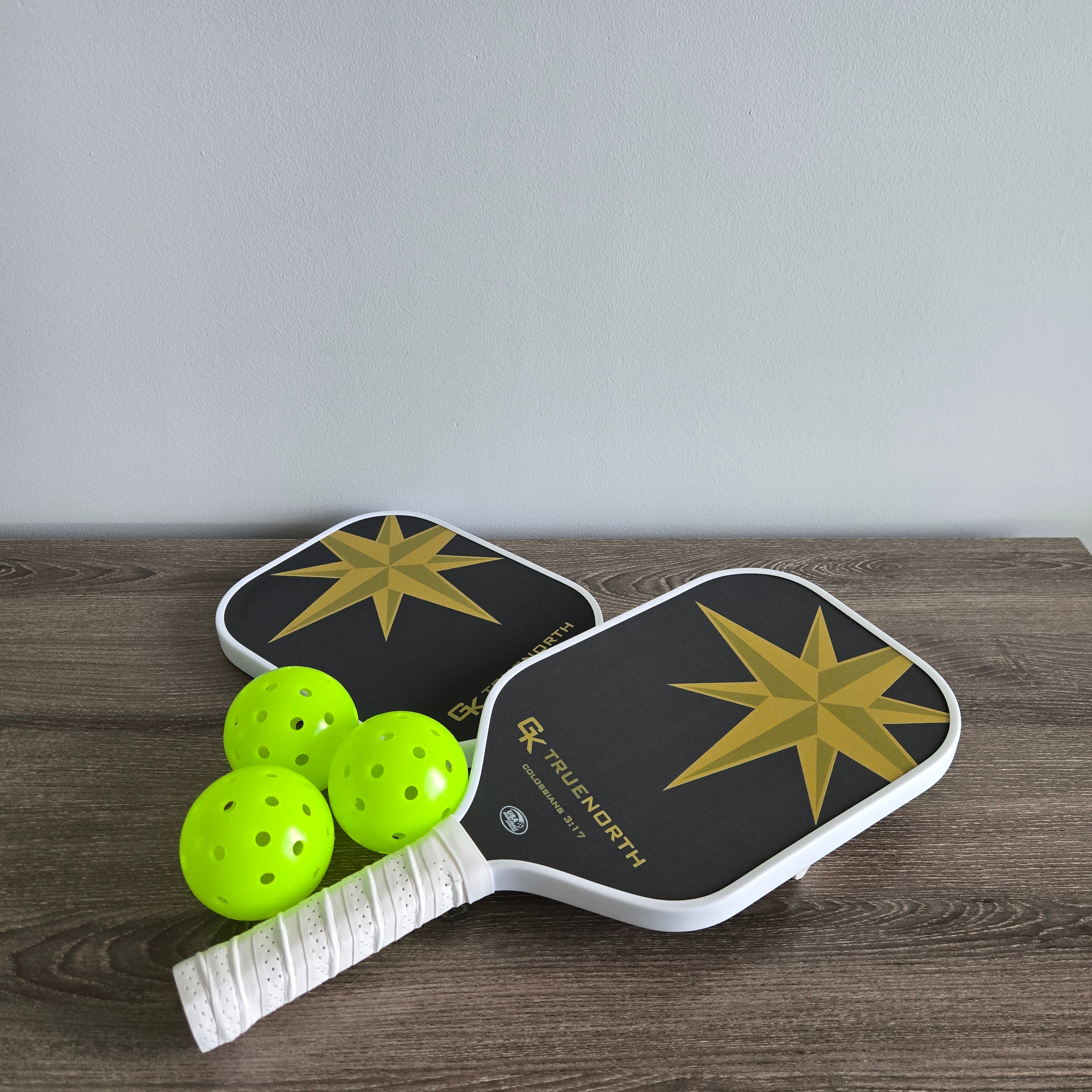 Pickleball Paddle Set Duo - 2 Paddles, 3 Balls